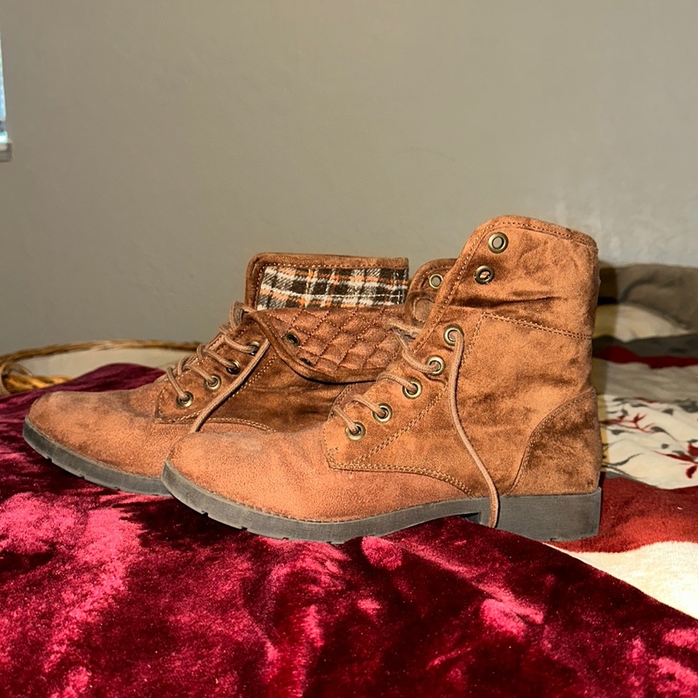 Size 10m Arizona boots